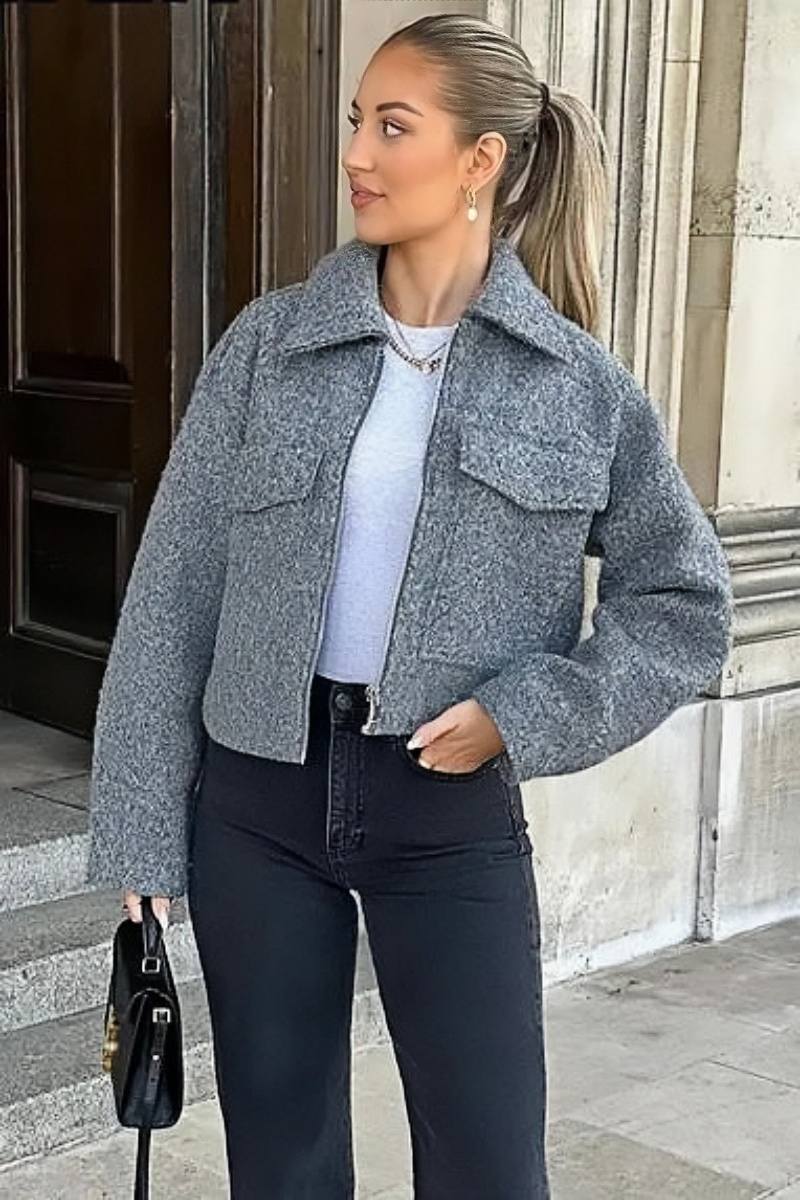 Kurzjacke Damen mit Reißverschluss und Pattentaschen in Grau SOPHIE – Streetstyle