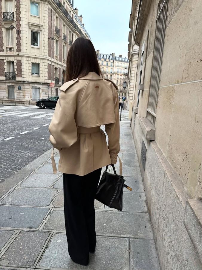 Trenchcoat Damen kurz mit Gürtel und Stehkragen CATH in Khaki – Streetstyle