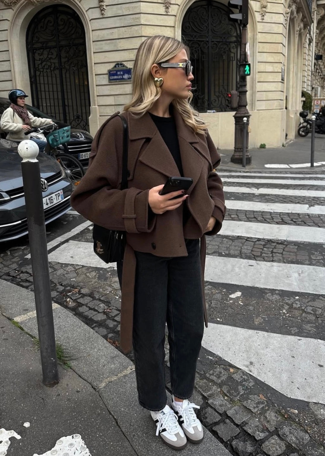 Trenchcoat Damen kurz mit Reverskragen in Braun CAMILLE – Streetstyle