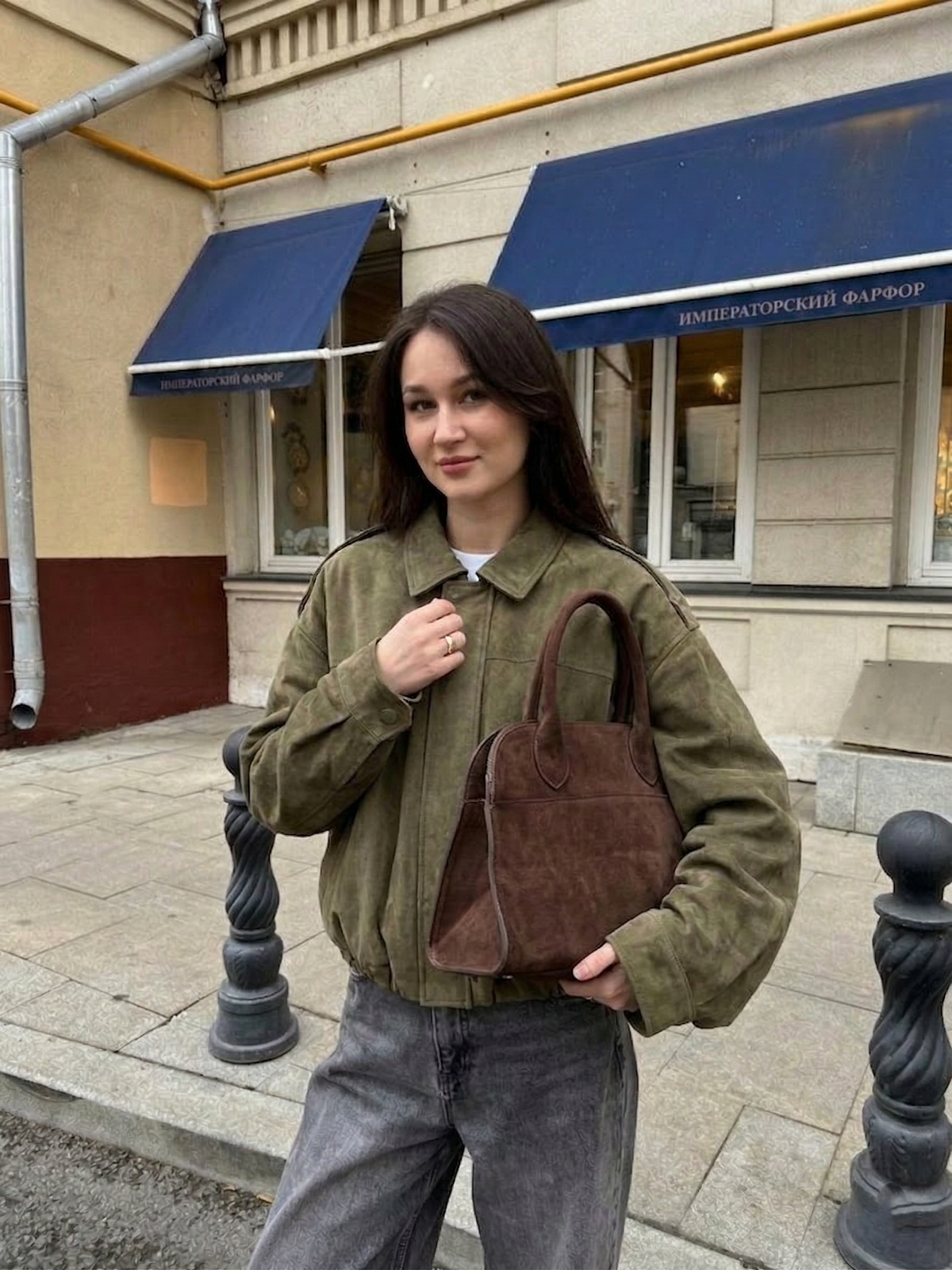 Bomberjacke Damen in Wildlederoptik mit Stehkragen LARA in Grün – Streetstyle