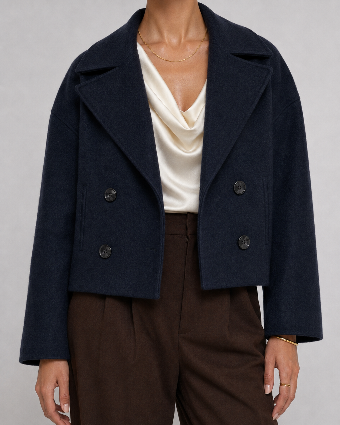 Zweireihiger Kurzmantel für Damen in Marineblau mit breitem Reverskragen