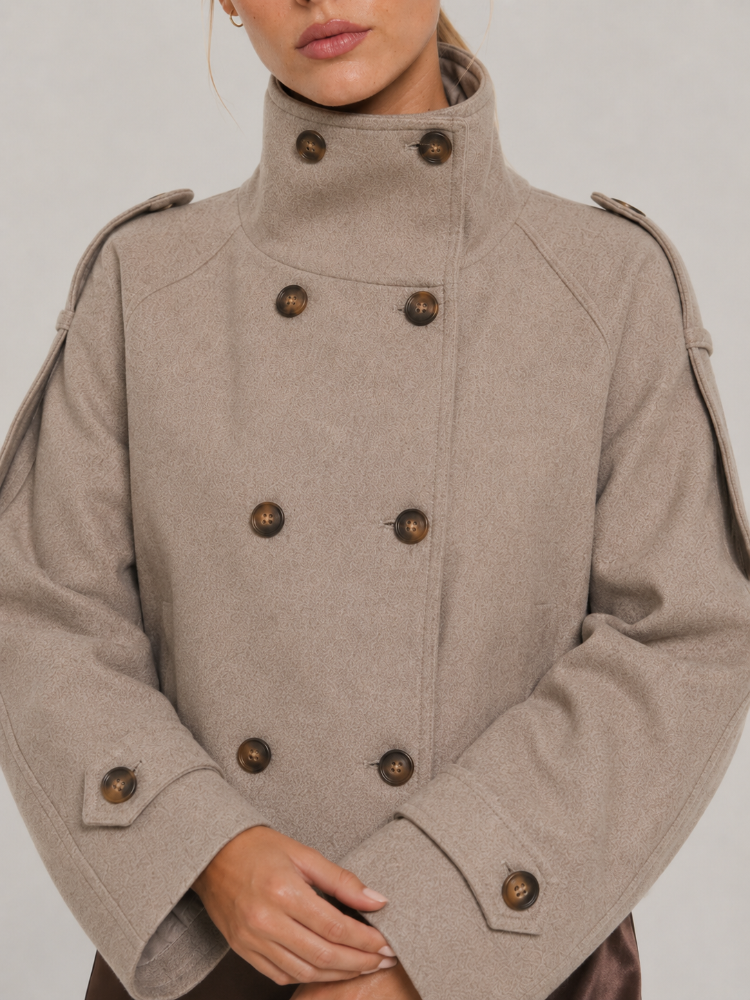 Kurzmantel in Beige als Beispiel für Mantelschnitte nach Figur