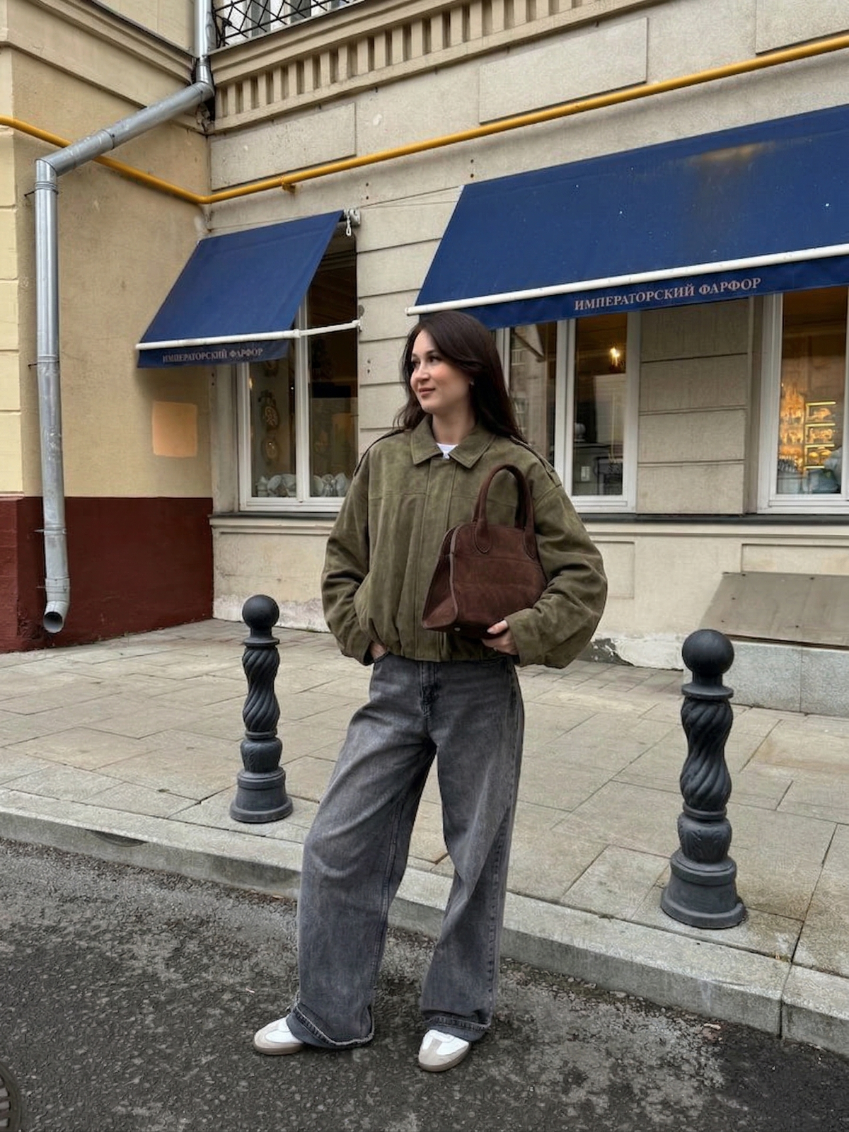 Bomberjacke Damen in Wildlederoptik mit Stehkragen LARA in Grün – Streetstyle