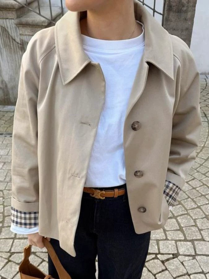 Kurzmantel in Apricot mit minimalistischer Silhouette